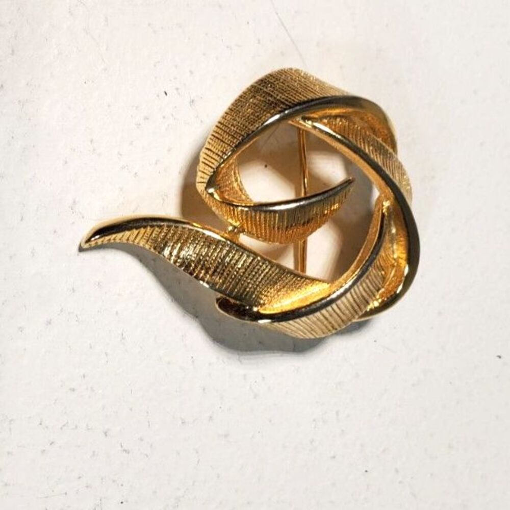 Antique Handmade Taiwanese Gold Plated Flower Ribbon Badge Brooch